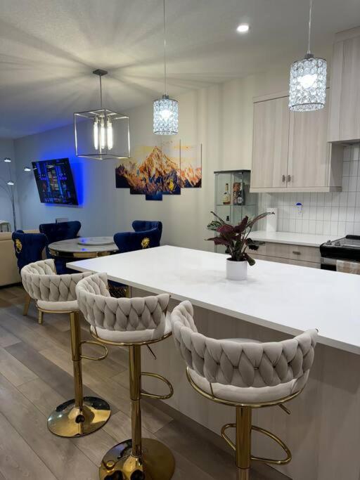 Luxury Home Away From Home, A Villa With 3 Bdrm And 3 Bath Calgary Ngoại thất bức ảnh